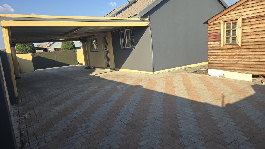 2 Bedroom Property for Sale in Freedom Park North West